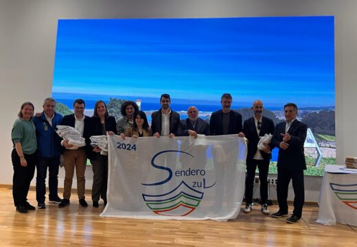 A Senda do Mar Razo-Baldaio recibe un ano máis o distintivo Sendeiro Azul da asociación ADEAC